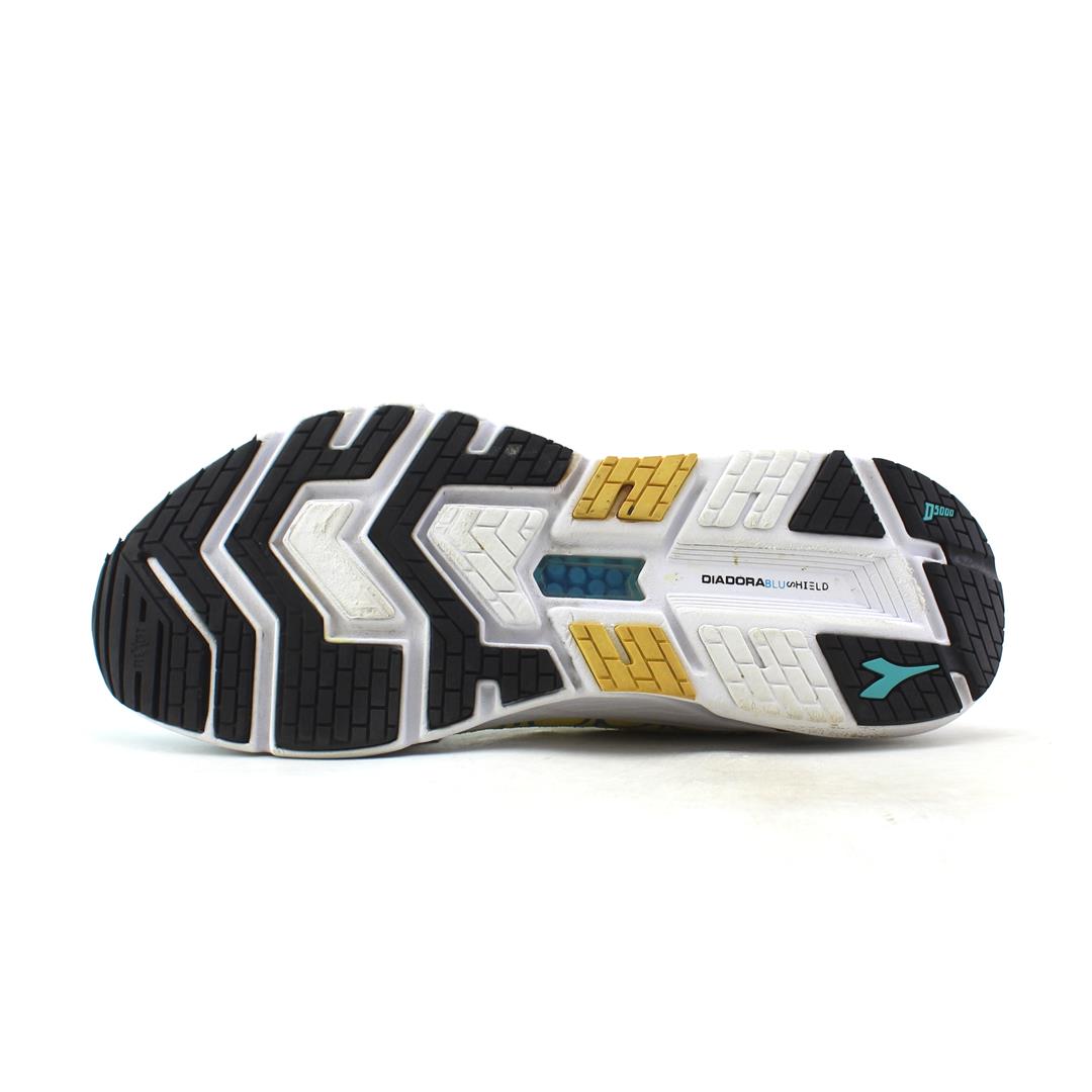 DIADORA  MYTHOS BLUSHIELD VOLO