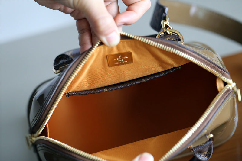 Fan Fashion Lu-Vi bags - 8280