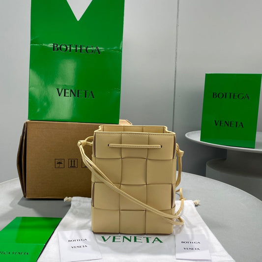 BV Mini Cassette Bucket Bag Beige, For Women, Bags 5.5in/14Amelia680217VCQC49776