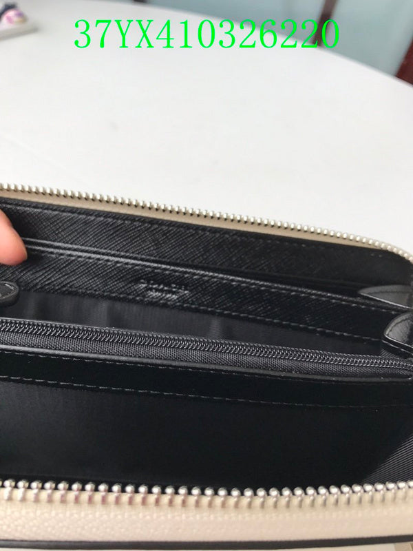 Amelia - CAH Wallet - 098