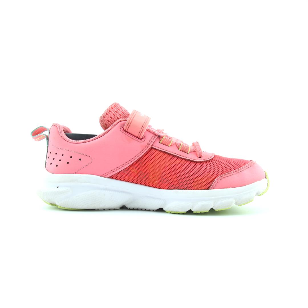 UNDER ARMOUR ASSERT 8