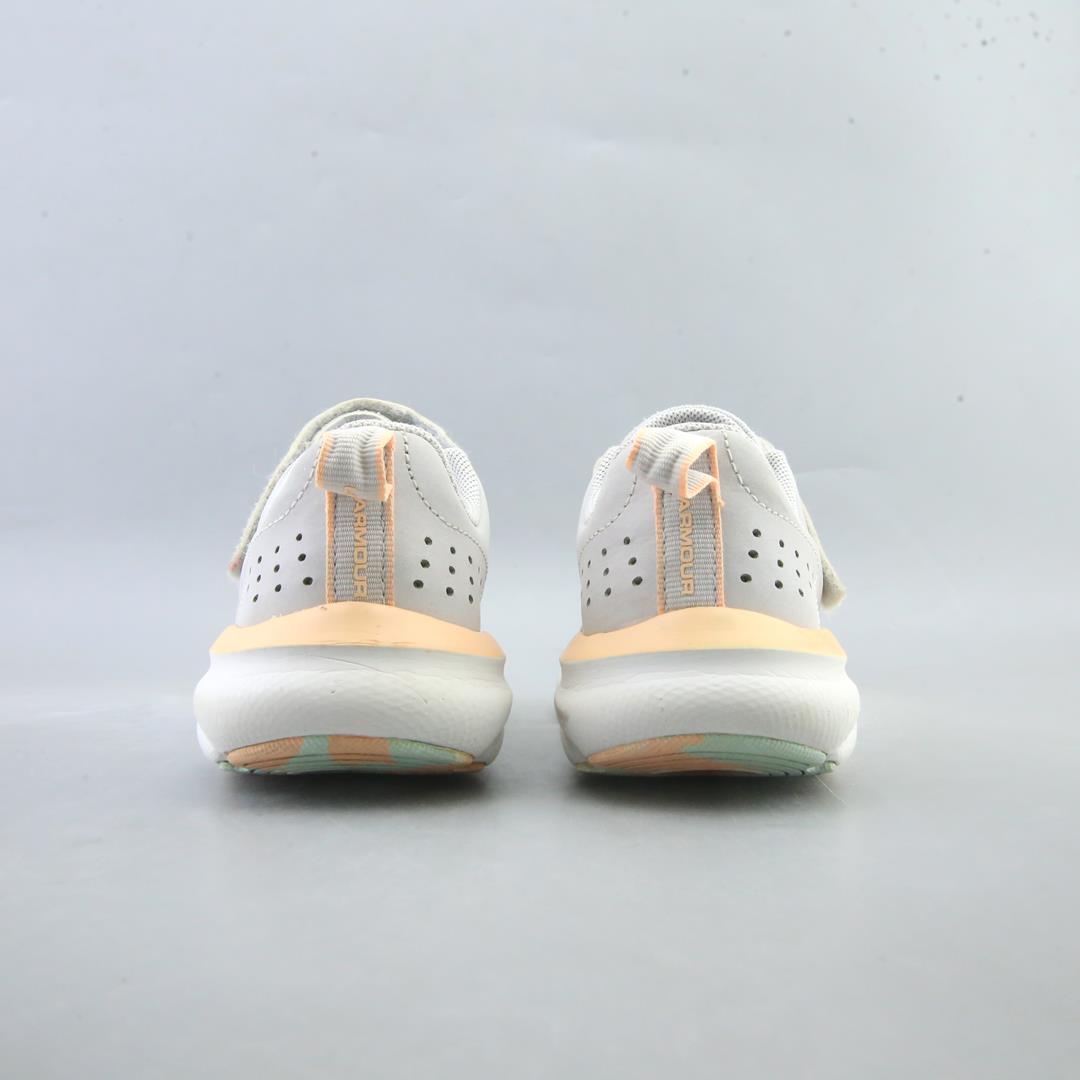 UNDER ARMOUR  ASSERT 8