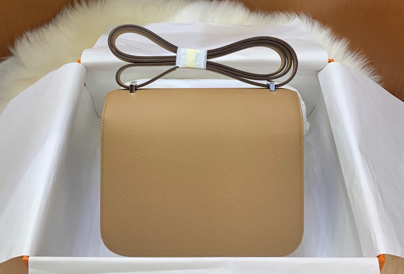 Amelia - HMS Bags - 1739