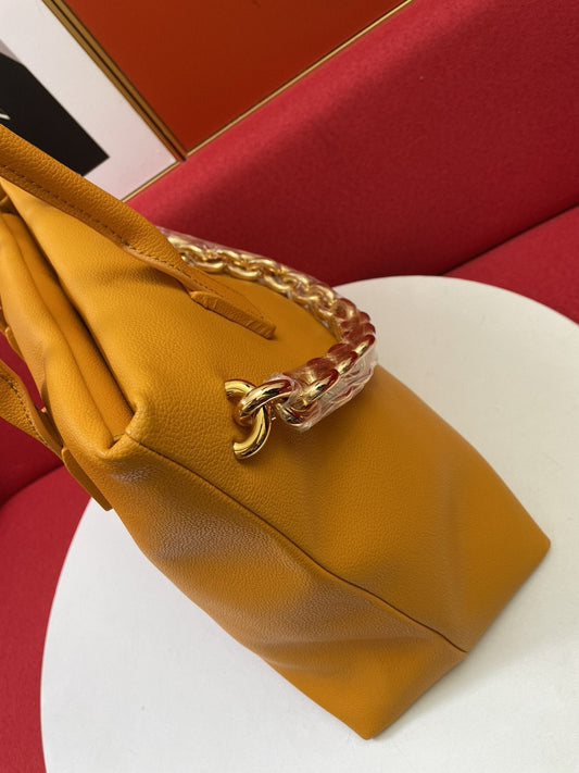BV Chain Tote Cob, For Women, Women’s Bags 16.1in/41Amelia668782V12M07716