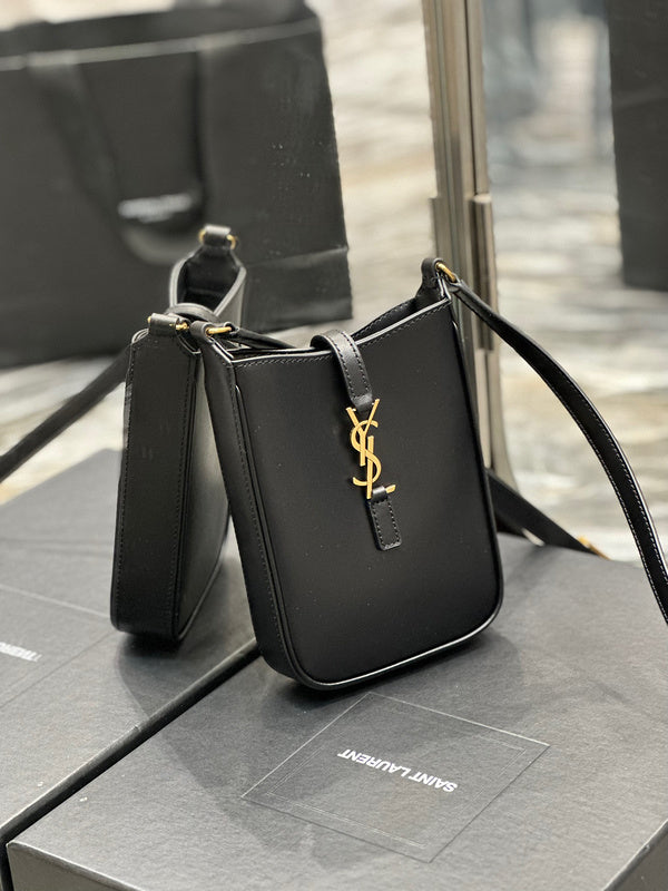 Amelia - YSL Bag - 4000