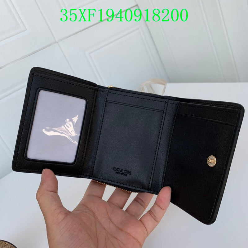 Amelia - CAH Wallet - 062
