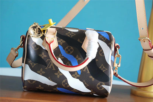 Fan Fashion Lu-Vi bags - 8154