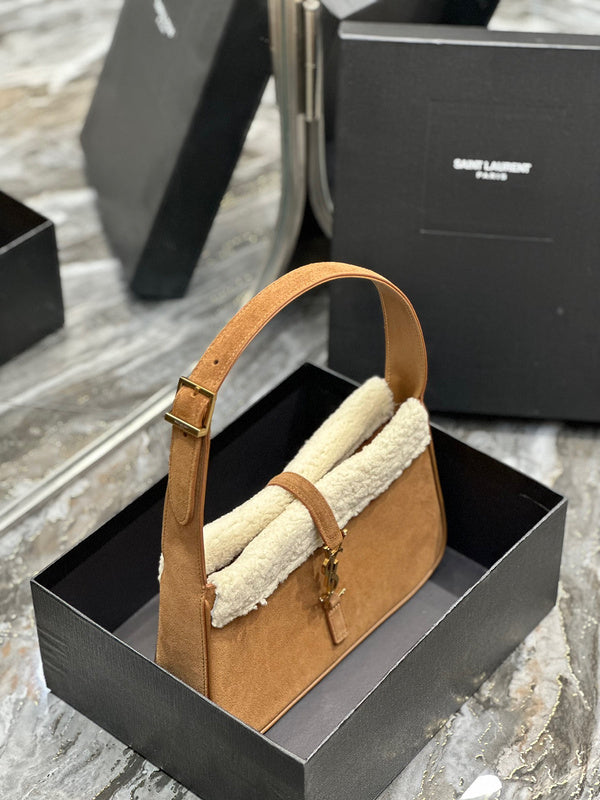 Amelia - YSL Bag - 3910