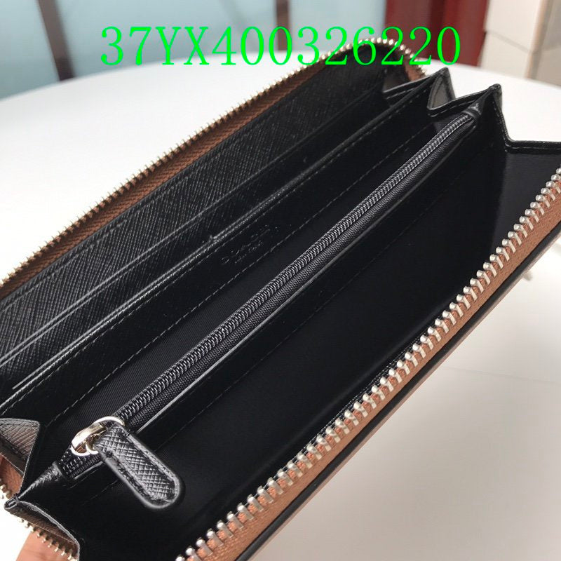 Amelia - CAH Wallet - 097