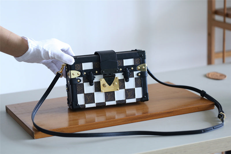 Fan Fashion Lu-Vi bags - 8221