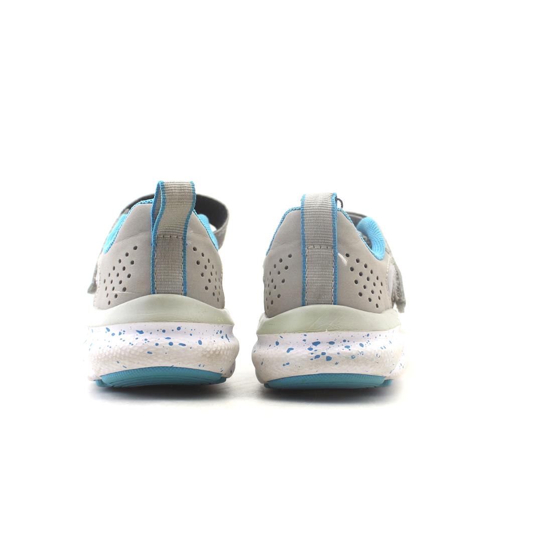 UNDER ARMOUR ASSERT 9
