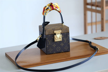 Fan Fashion Lu-Vi bags - 9401
