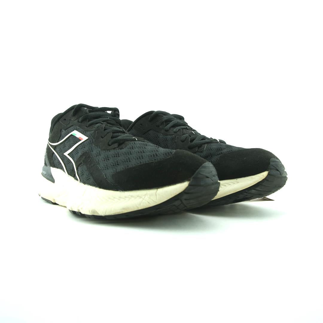 DIADORA MYTHOS BLUSHIELD VOLO 3