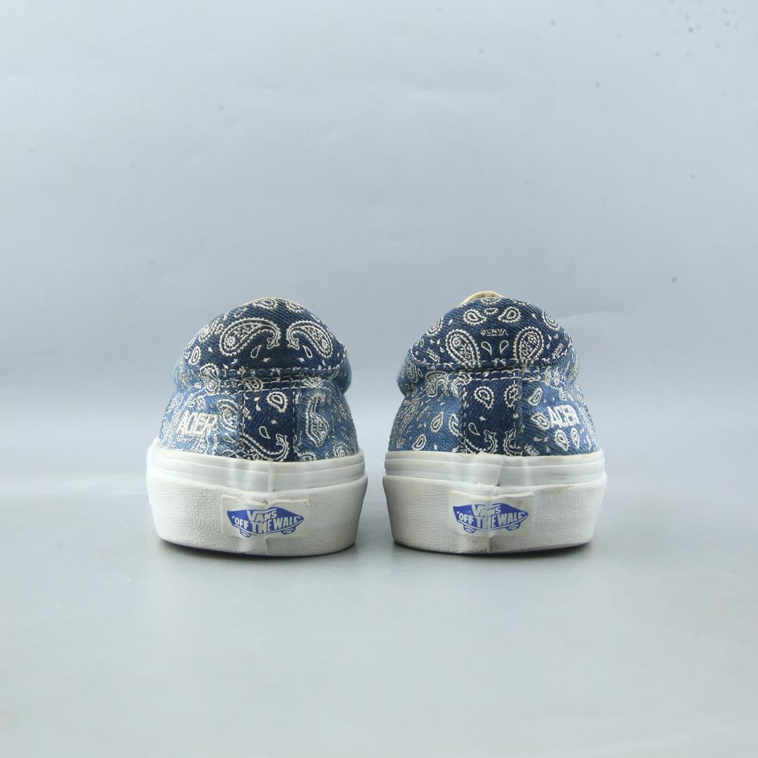 VANS OFF THE WALL