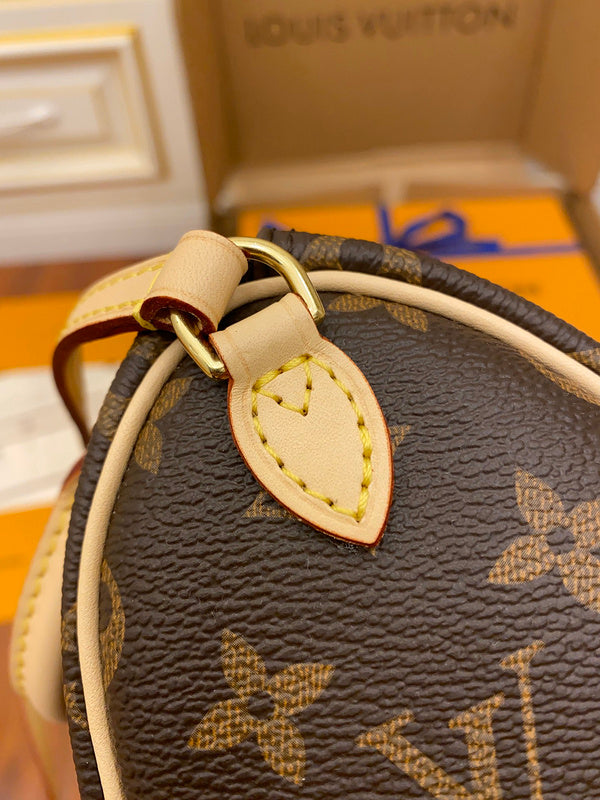 Fan Fashion Lu-Vi bags - 17237