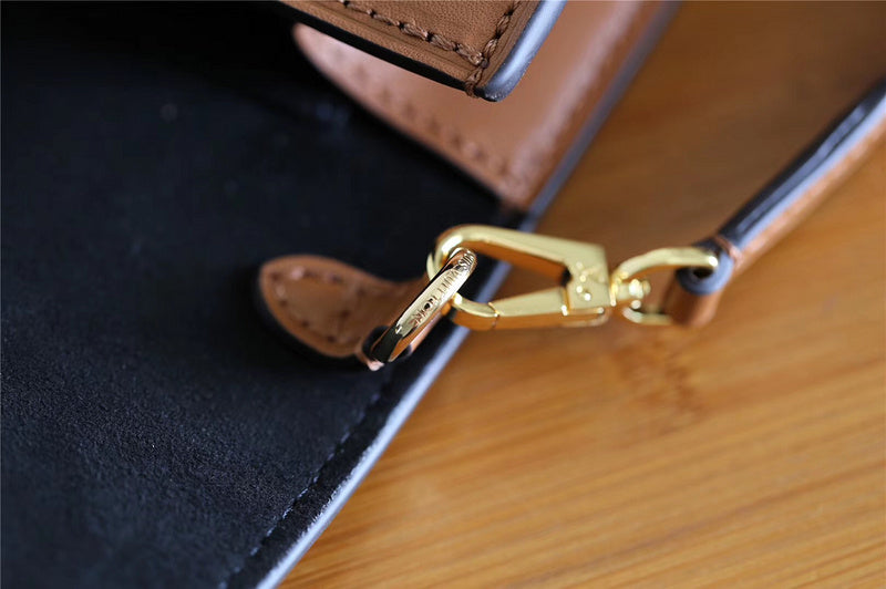 Fan Fashion Lu-Vi bags - 8137