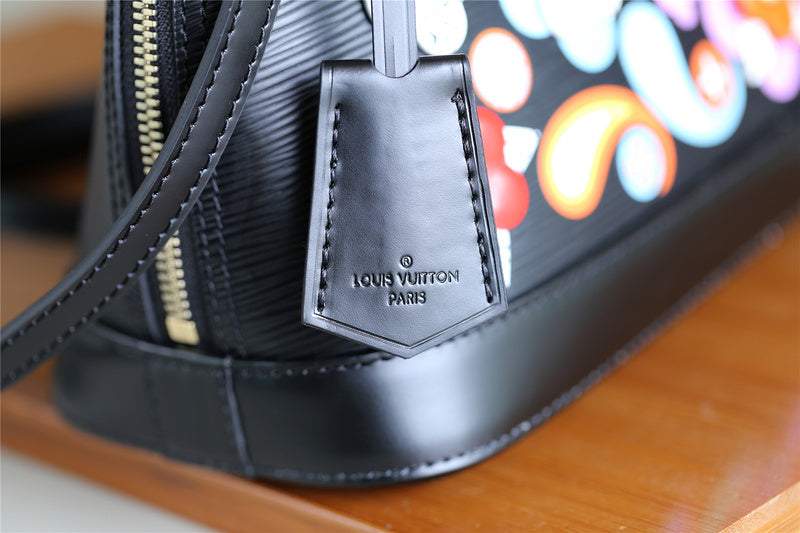 Fan Fashion Lu-Vi bags - 8256