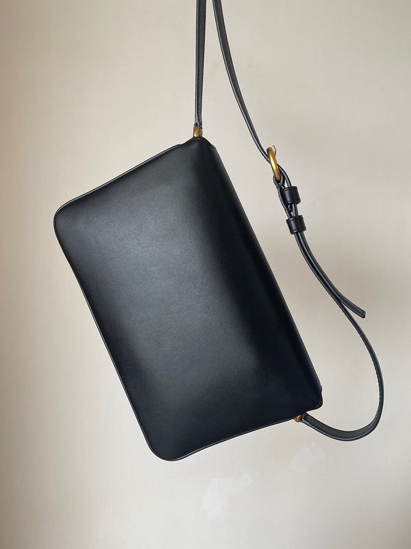 Amelia - YSL Bag - 3678