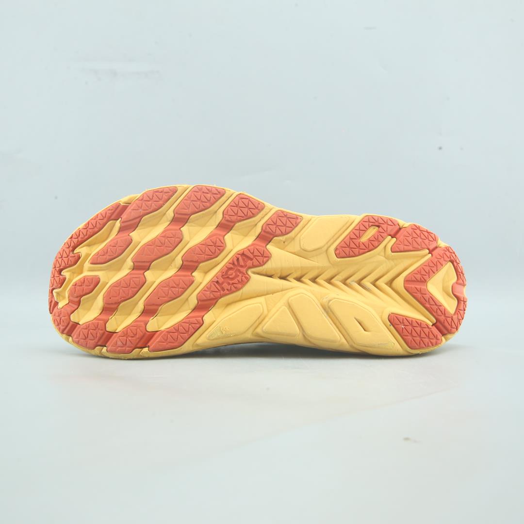 HOKA ONE ONE CLIFTON 8