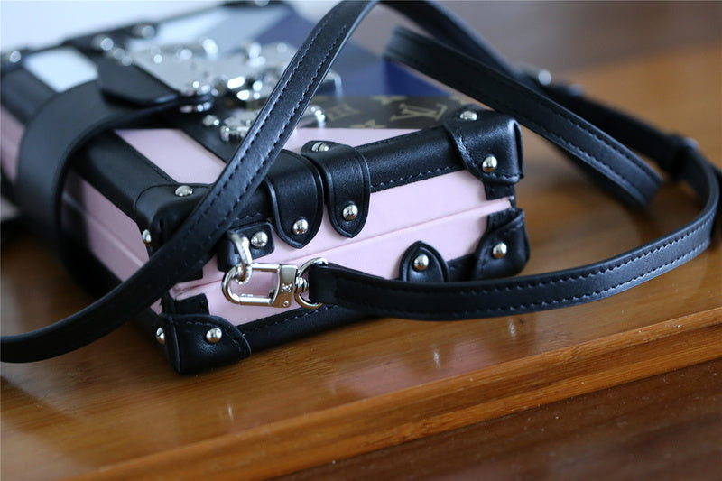 Fan Fashion Lu-Vi bags - 8224