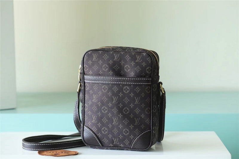 Fan Fashion Lu-Vi bags - 9904