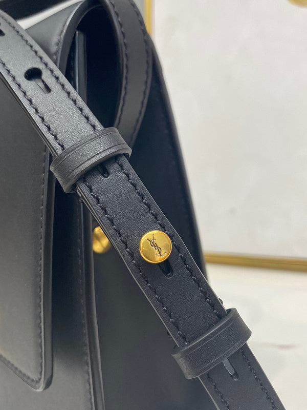 Amelia - YSL Bag - 2077