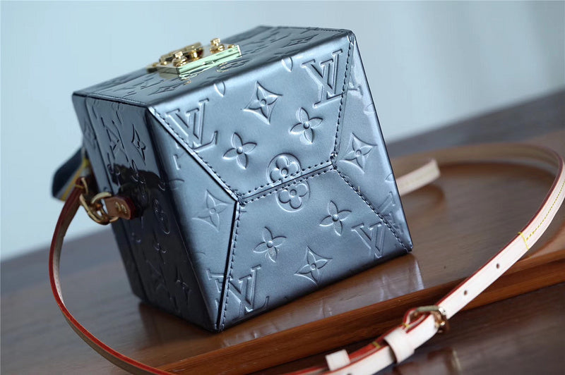 Fan Fashion Lu-Vi bags - 9345