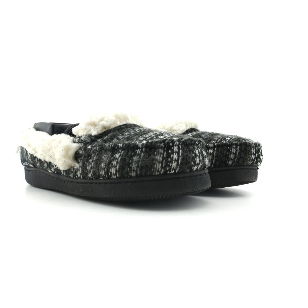 MUK LUKS .