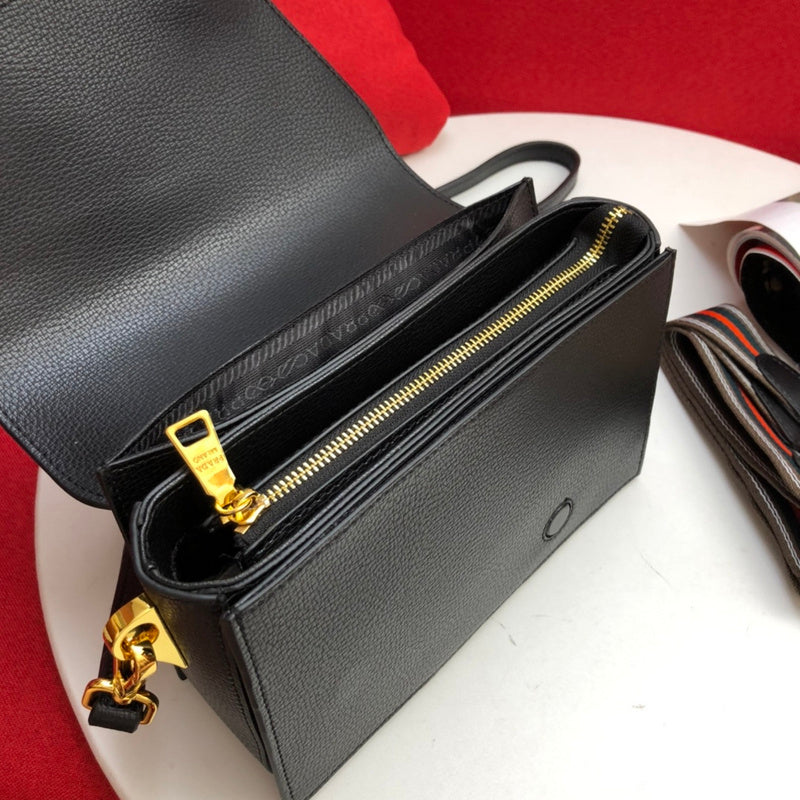 Barnes-Bags - Prada Bags - 851