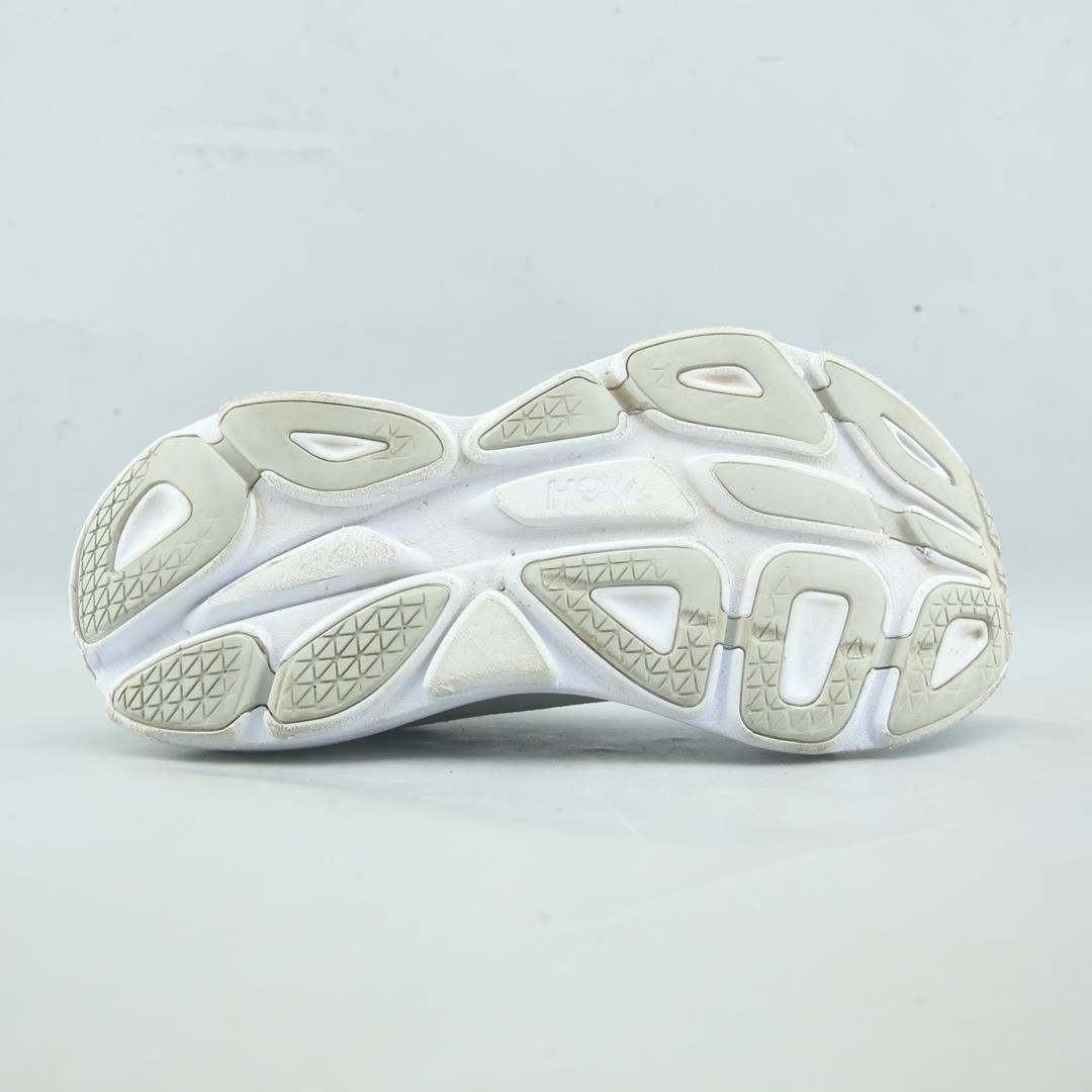 HOKA ONE ONE BONDI 8