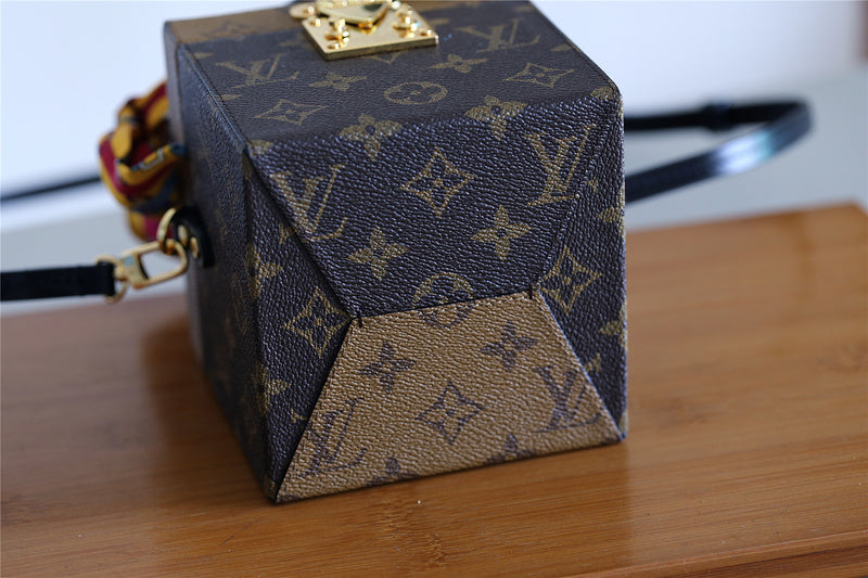 Fan Fashion Lu-Vi bags - 9401