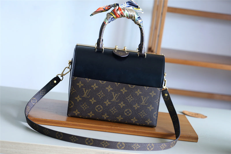 Fan Fashion Lu-Vi bags - 8181