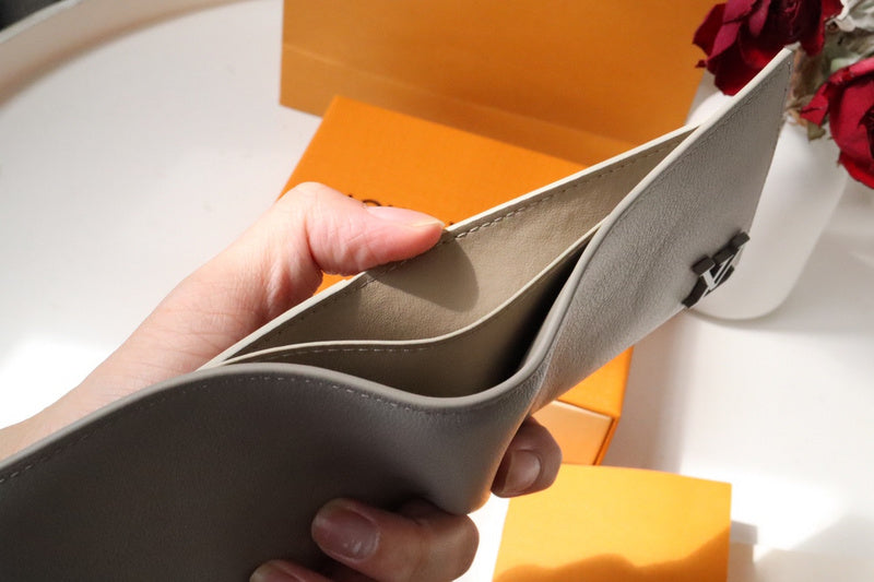 Amelia- LOV  Luxury  Wallets - 640
