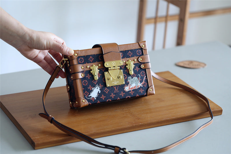 Fan Fashion Lu-Vi bags - 8219