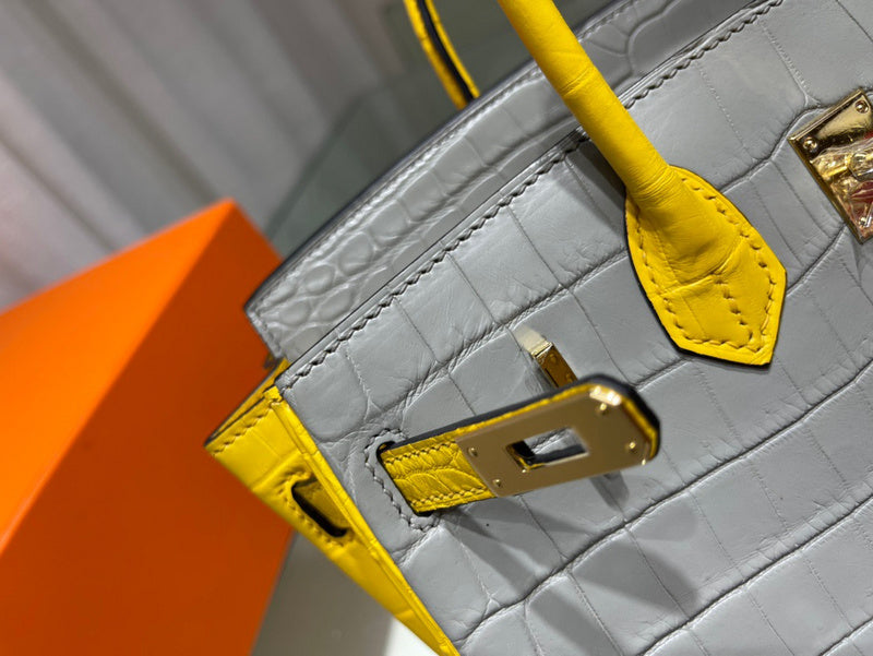 Amelia - HMS Bags - 1742