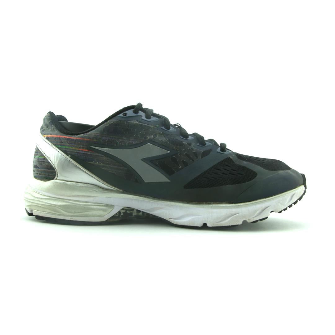 DIADORA MYTHOS BLUSHIELD  HIP 2