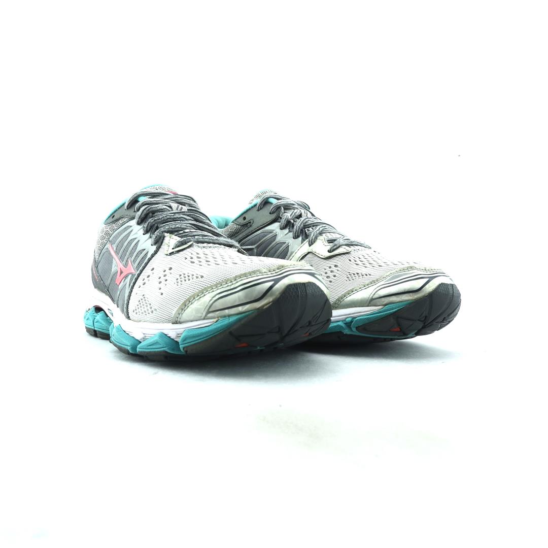 MIZUNO WAVE HORIZON