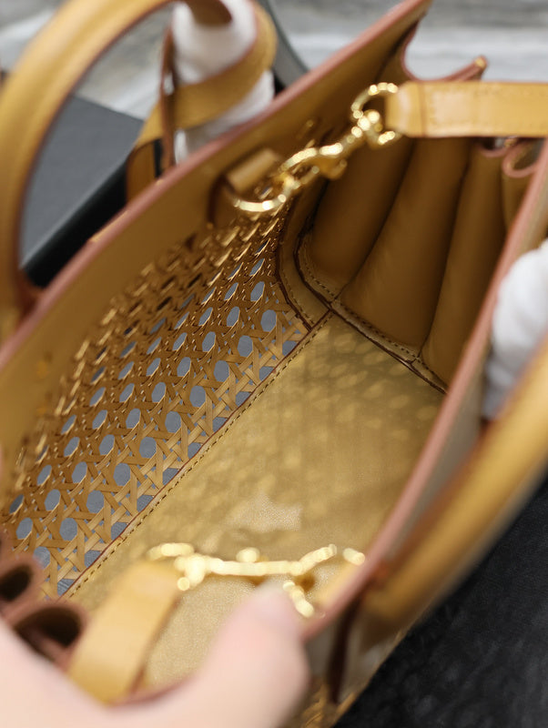 Amelia - YSL Bag - 1785