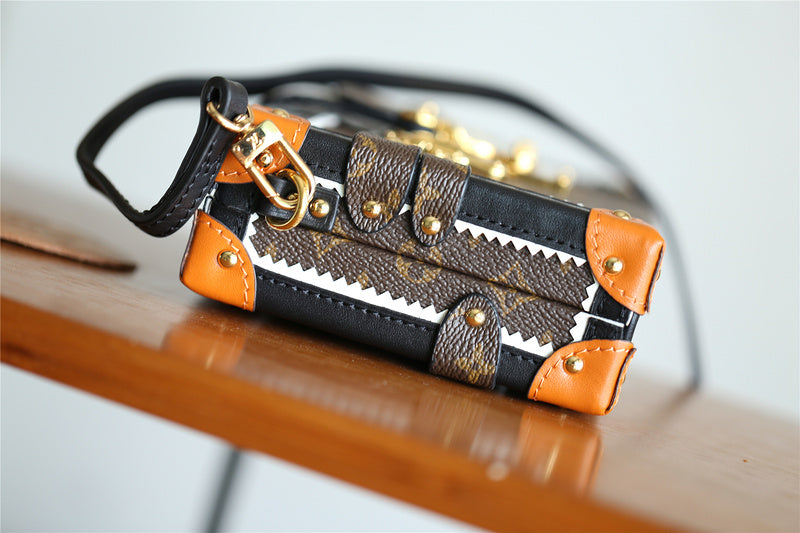 Fan Fashion Lu-Vi bags - 8236