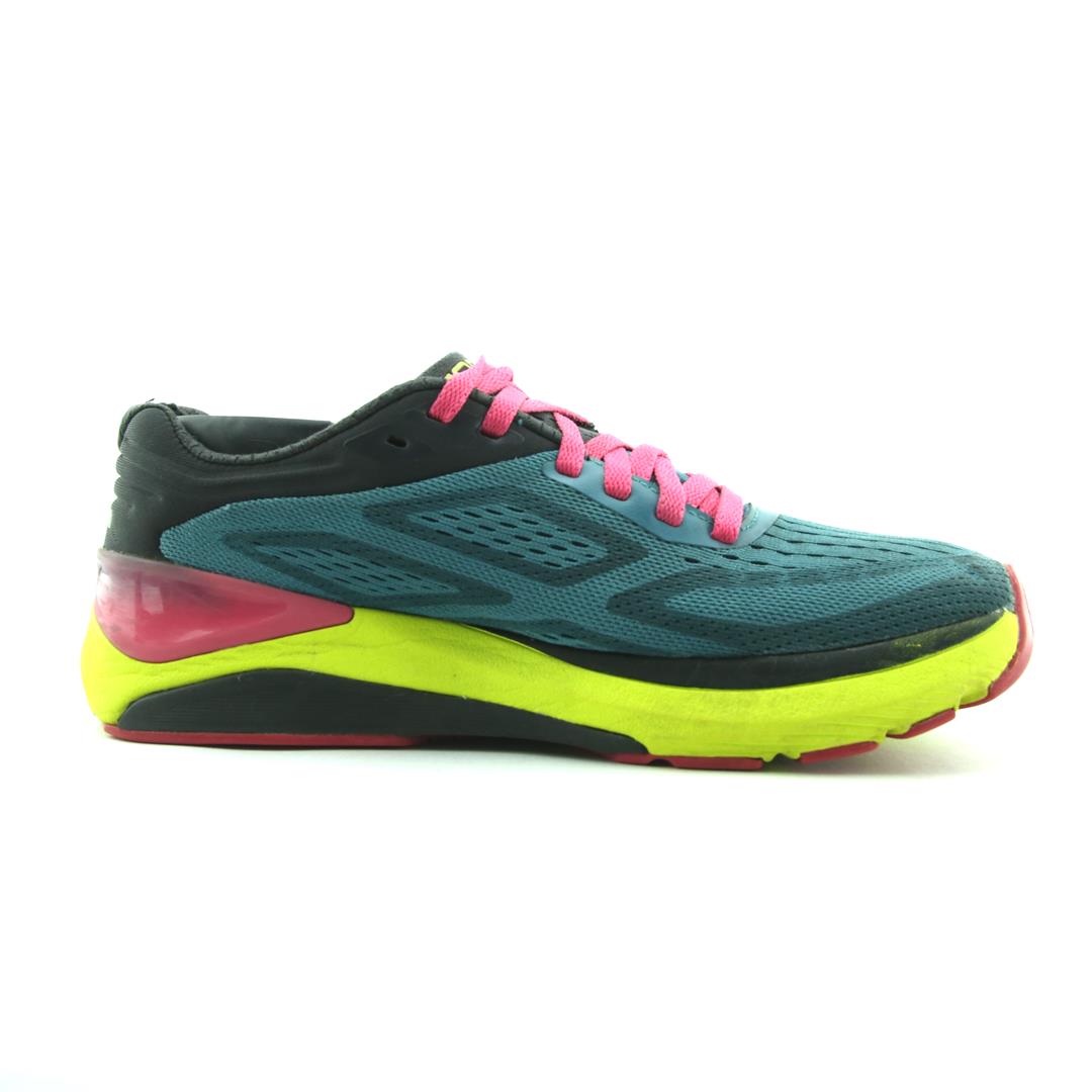 TOPO ATHLETIC ULTRAFLY 3