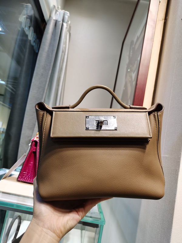 Amelia - HMS Bags - 1753