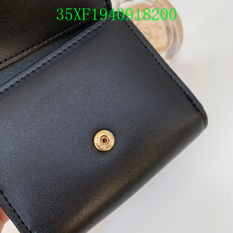 Amelia - CAH Wallet - 062