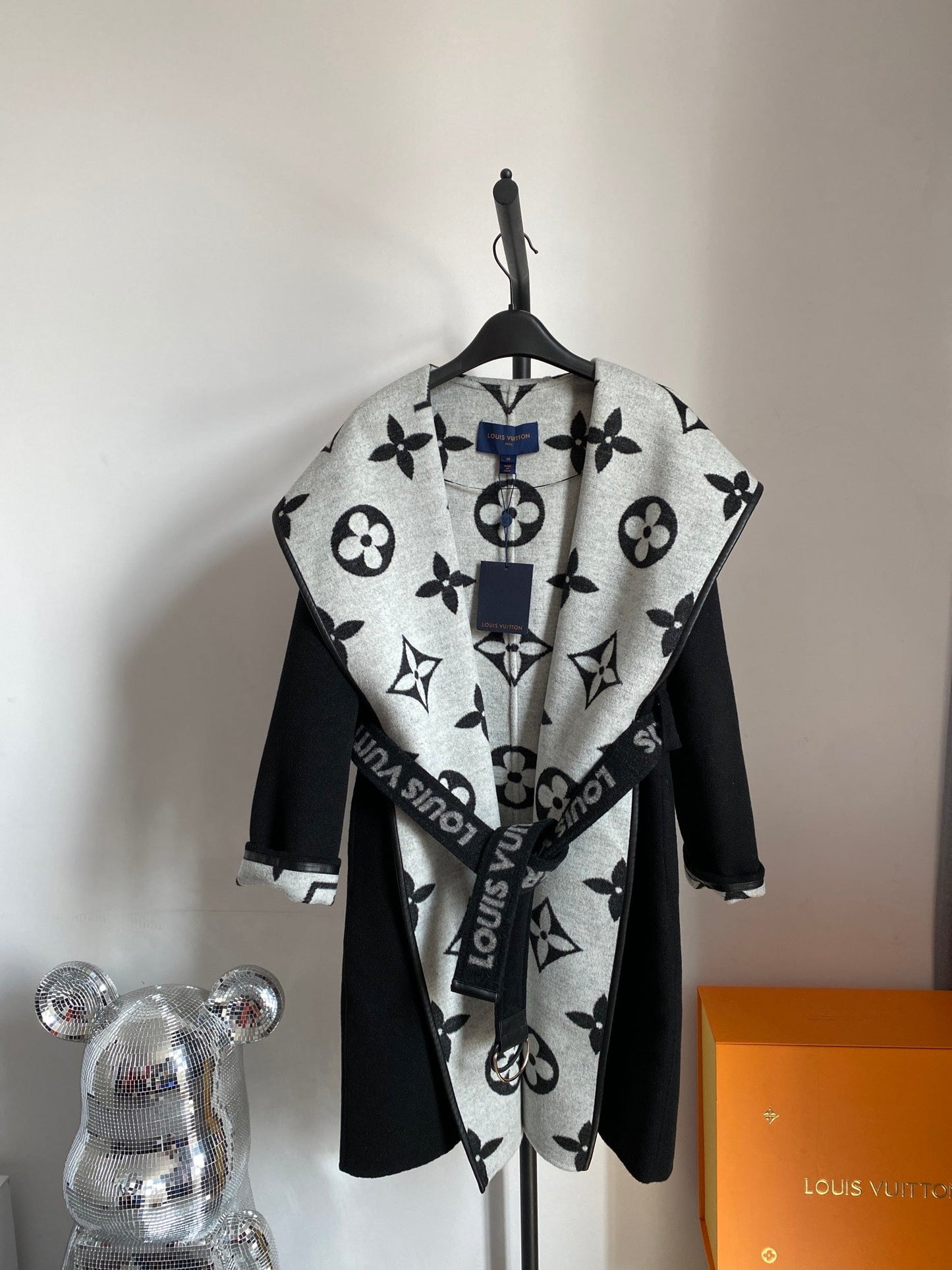 Luxury Louis Vuitton  Wrap Coat 030