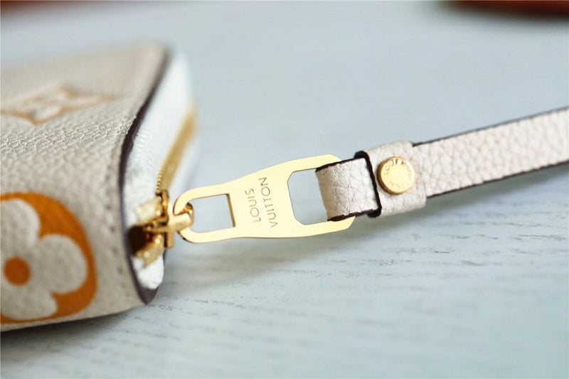 Fan Fashion Lu-Vi bags - 8941