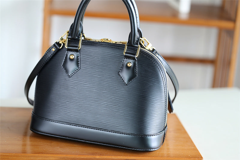 Fan Fashion Lu-Vi bags - 8256