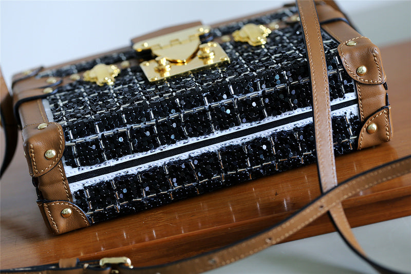 Fan Fashion Lu-Vi bags - 8225