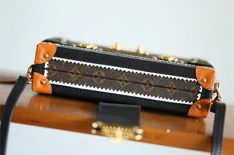Fan Fashion Lu-Vi bags - 8236