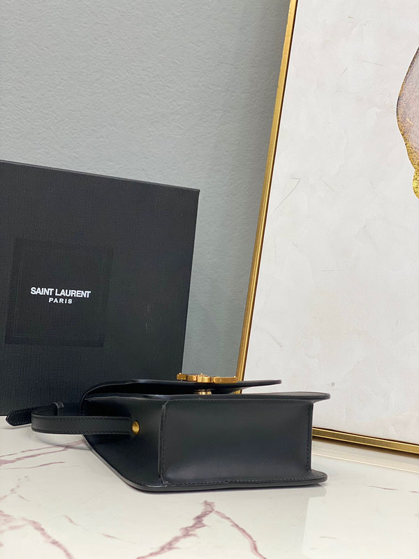 Amelia - YSL Bag - 2077