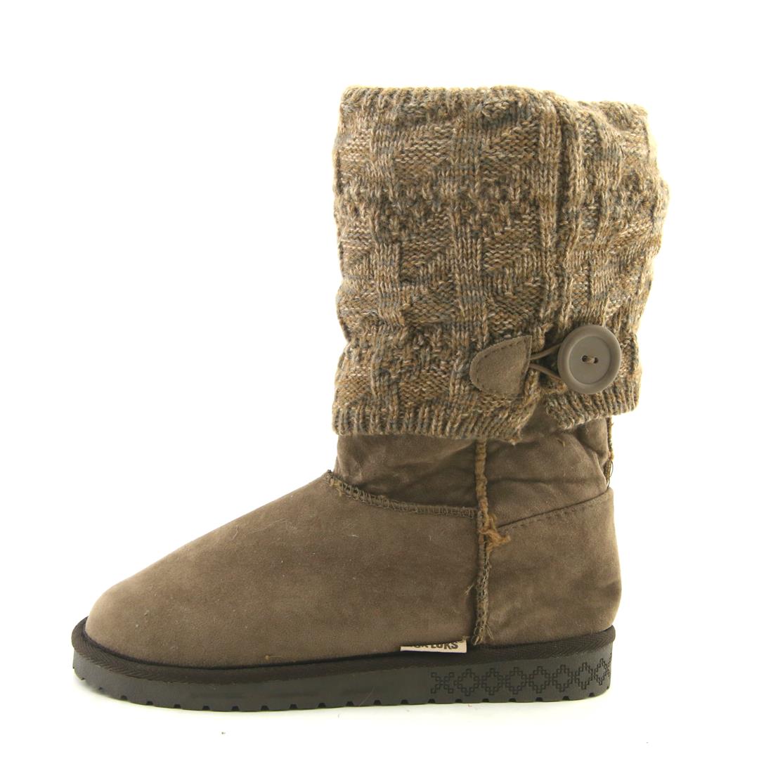MUK LUKS .