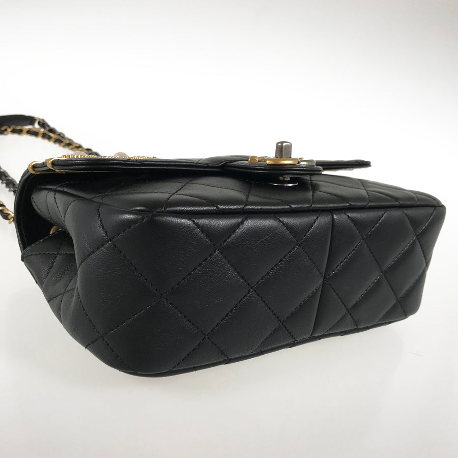 CHANEL Matelasse Shoulder bag